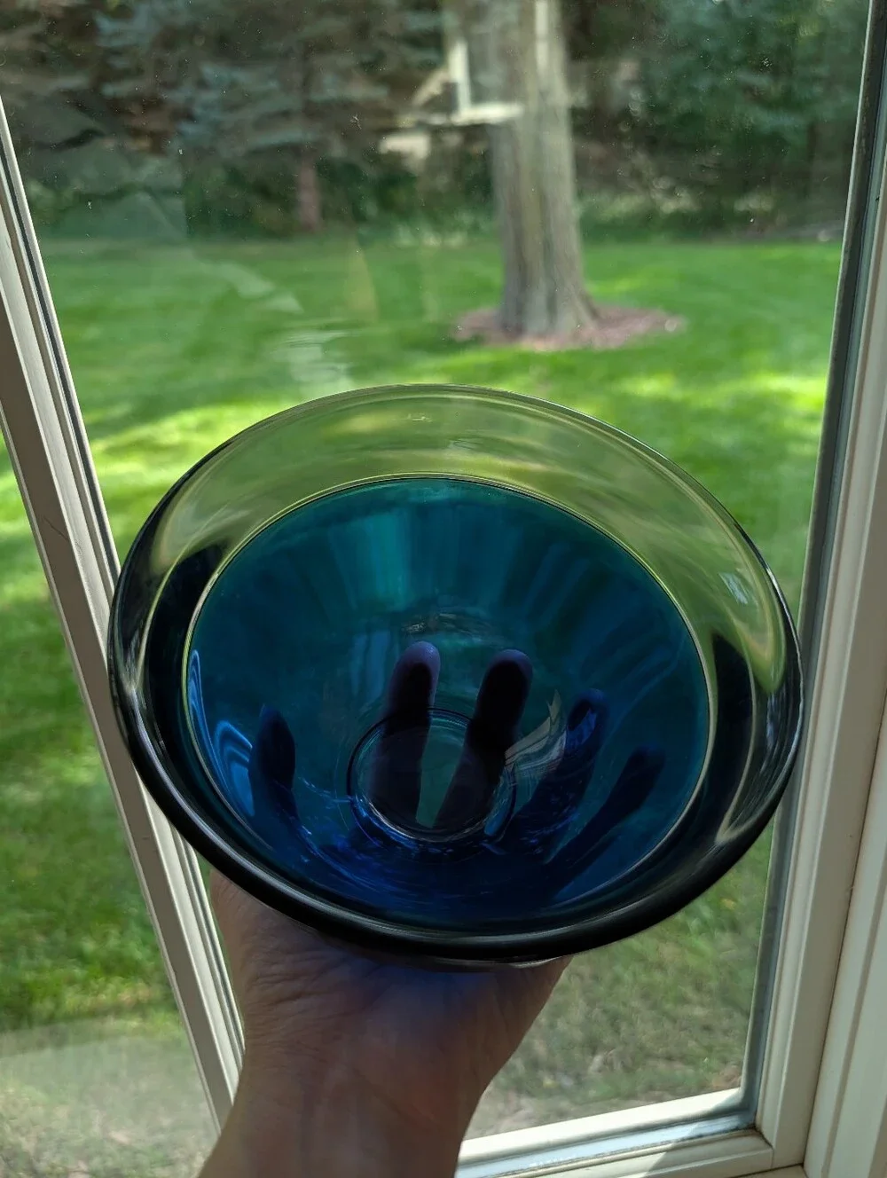 gorgeous BLUE ART GLASS BOWL